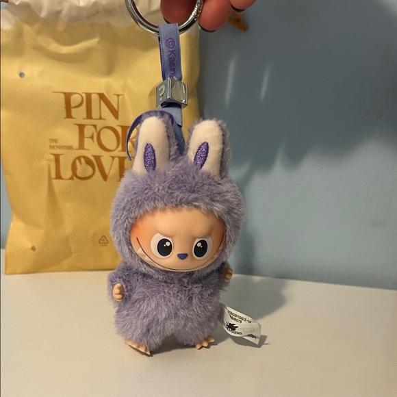 Pin For Love “?” Labubu - Picture 2 of 8